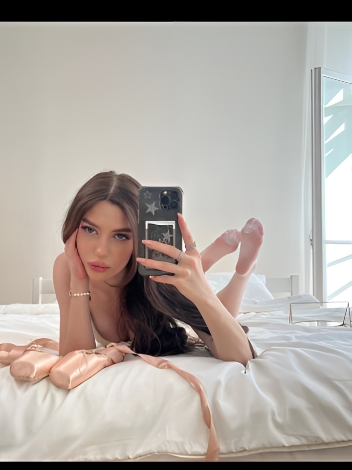 Василиса привлекальеная девушка из Кричева цена от 5000 руб