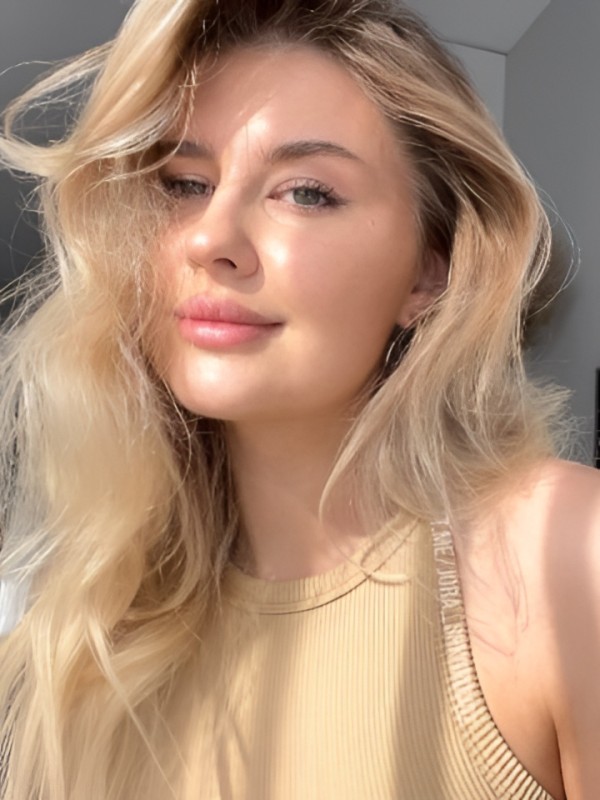 Эсмеральда привлекательная девушка из Кричева цена от 10000 руб